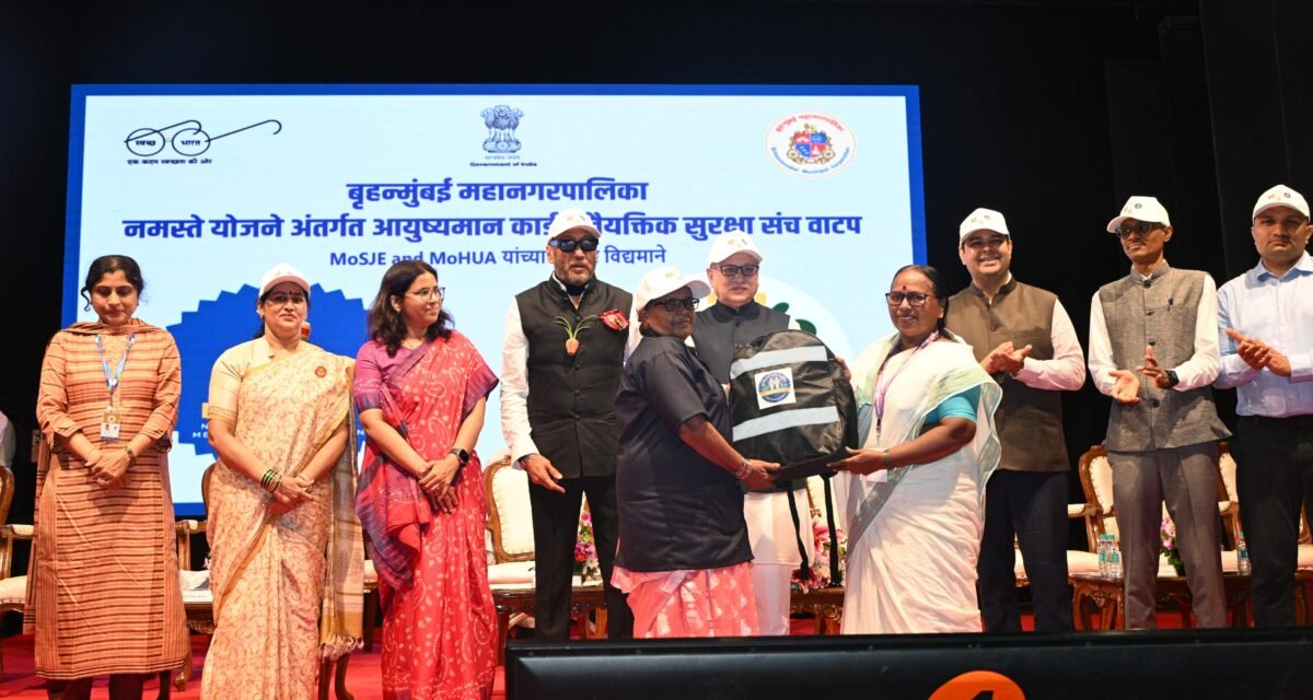 Maharashtra Governor and dignitaries at TB Free Mumbai health camp for women waste pickers